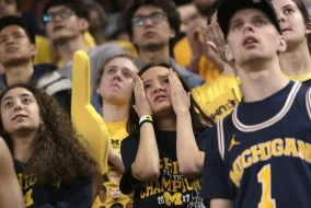A distressed crowd at a U-M basketball home game